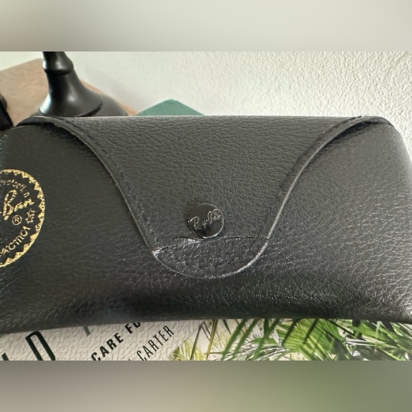 Ray Ban Sun glasses. Black.   No scratched - Picture 9 of 10